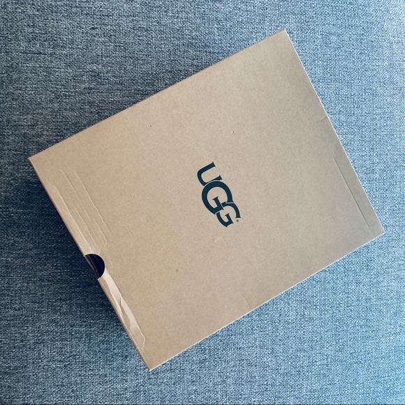 UGG Bailey button ankle boot - Picture 9 of 11